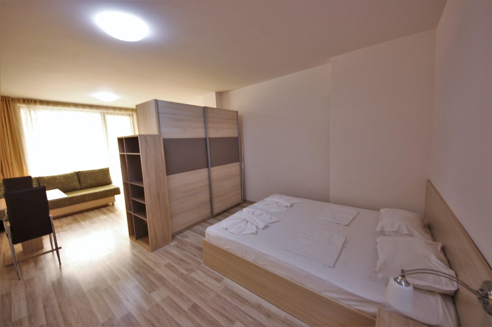 Menada Tarsis Apartments 阳光海滩 外观 照片