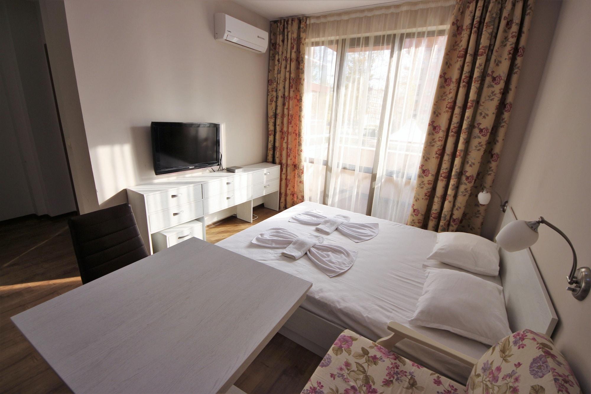 Menada Tarsis Apartments 阳光海滩 外观 照片