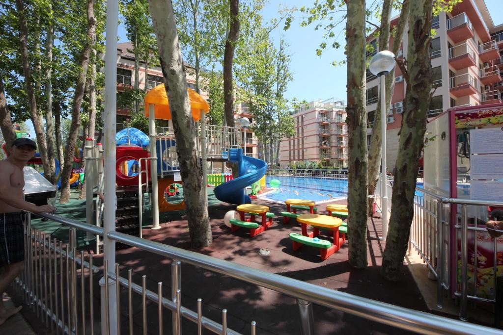 Menada Tarsis Apartments 阳光海滩 外观 照片